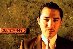 Tony Leung Chiu Wai in una scena di 2046