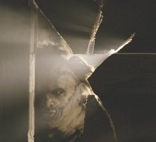 Andrew Bryniarski nel ruolo di Leatherface nel remake di Non aprite quella porta