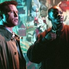 Derek Luke accanto Val Kilmer in una scena di Spartan