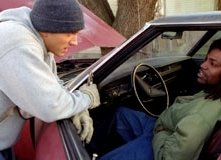 Eminem e Mekhi Phifer in una scena di 8 Mile