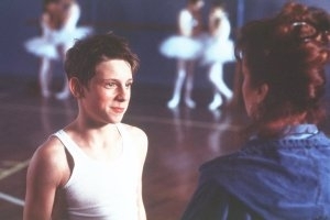 Jamie Bell e Julie Walters in una scena di Billy Elliot