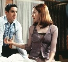 Jason Biggs e Alyson Hannigan in una scena di American Pie