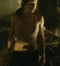 Jessica Biel in una scena di Non aprite quella porta