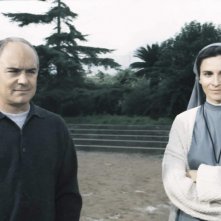 Luca Zingaretti e Alessia Goria in una scena del film Alla luce del sole