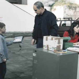 Luca Zingaretti in una scena del film Alla luce del sole