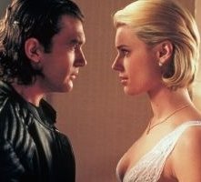 Antonio Banderas e Rebecca Romijn-Stamos in una scena di Femme Fatale