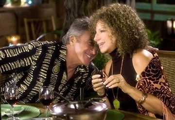 Barbra Streisand e Dustin Hoffmann in una scena di Mi presenti i tuoi?