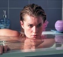 Rebecca Romijn-Stamos in una scena di Femme Fatale