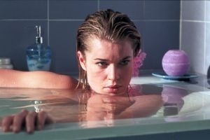 Rebecca Romijn-Stamos in una scena di Femme Fatale