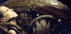 Sigourney Weaver nel film Alien: La clonazione