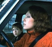 Haley Joel Osment e Toni Collette in una scena di Il sesto senso