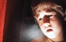 Haley Joel Osment in una scena di Il sesto senso