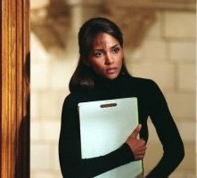 Halle Berry in una sequenza di Gothika