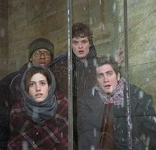 Jake Gyllenhaal, Emmy Rossum, Arjay Smith e Austin Nichols in una scena di The Day After Tomorrow - L'alba del giorno dopo