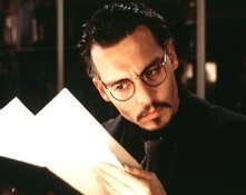 Johnny Depp in una scena de La nona porta
