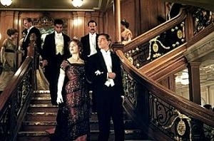 Kate Winslet con Leonardo DiCaprio in una scena di Titanic