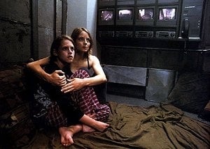 Kristen Stewart e Jodie Foster in una scena di Panic Room