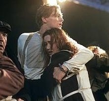 Leonardo DiCaprio e Kate Winslet in una scena di Titanic