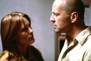 Robin Wright Penn e Bruce Willis in una scena di Unbreakable - Il predestinato