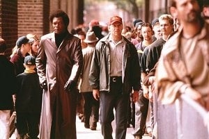 Samuel L. Jackson e Bruce Willis in una scena di Unbreakable - Il predestinato