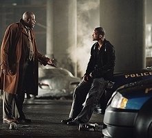Chi McBride e Will Smith in una scena di Io, Robot