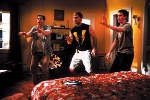 Jason Biggs, Chris Klein e Seann William Scott in una scena di American Pie 2