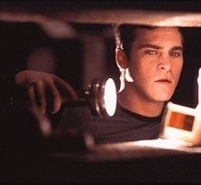 Joaquin Phoenix in una scena di Signs