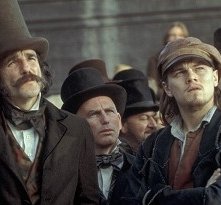 Leonardo DiCaprio con Daniel Day-Lewis in una scena di Gangs of New York