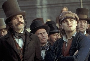 Leonardo DiCaprio con Daniel Day-Lewis in una scena di Gangs of New York