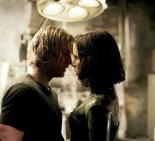 Scott Speedman e Kate Beckinsale in una scena di Underworld