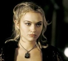 Sophia Myles in una scena di Underworld