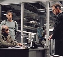 Will Smith, Bruce Greenwood e Chi McBride in una scena di Io, Robot