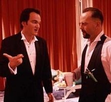 Quentin Tarantino e Bruce Willis in una scena di Four Rooms