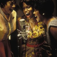 Renee Wilson, Regina King e Kimberly Ardison in una scena del film Ray