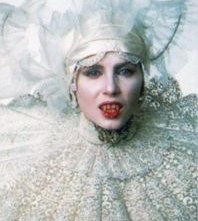 Sadie Frost in una scena di Dracula