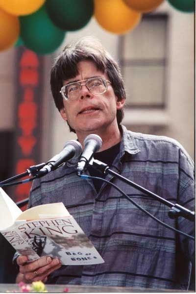 Stephen King Legge Mucchio D Ossa In Rockefeller Plaza 5915