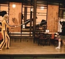 Uma Thurman e Chiaki Kuriyama in una scena di Kill Bill: Volume 1