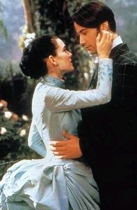 Winona Ryder e Keanu Reeves in una scena di Dracula