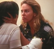 Charlize Theron e Christina Ricci in una scena di Monster, del 2003