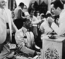 Dooley Wilson e Humphrey Bogart in una scena di Casablanca