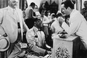 Dooley Wilson e Humphrey Bogart in una scena di Casablanca