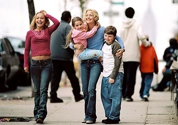 Hayden Panettiere, Abigail Breslin, Kate Hudson e Spencer Breslin in una scena di Quando meno te lo aspetti