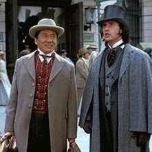 Jackie Chan accanto a Steve Coogan in una scena de Il giro del Mondo in 80 giorni