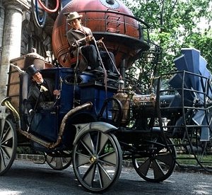 Jackie Chan insieme a Steve Coogan in una scena de Il giro del Mondo in 80 giorni