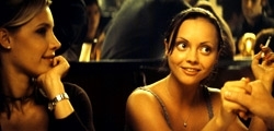 KaDee Strickland e Christina Ricci in una scena di Anything Else