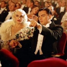 Leonardo DiCaprio e Gwen Stefani in una scena di The Aviator