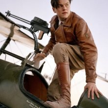 Leonardo DiCaprio in una scena di The Aviator, del 2004