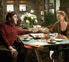 Alfred Molina e Donna Murphy in una scena di Spider-Man 2