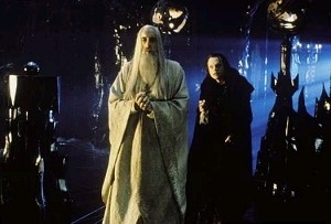 Christopher Lee e Brad Dourif in una scena di Il signore degli anelli - Le due torri