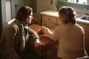 Connie Nielsen e Leslie Stefanson in una scena di The Hunted